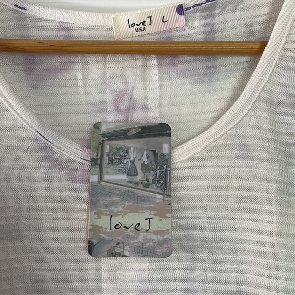 Cream Top With Lilac Arrow Designs - Picture 3 of 8